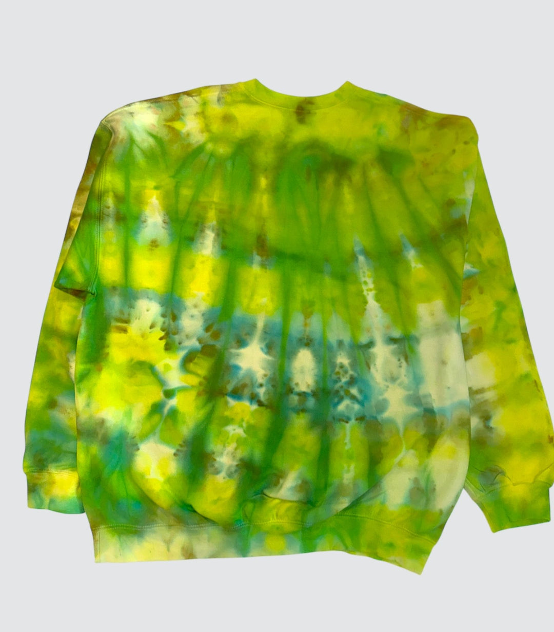 🛠️ HANDMADE BATIK SWEATER – LIME ENERGY