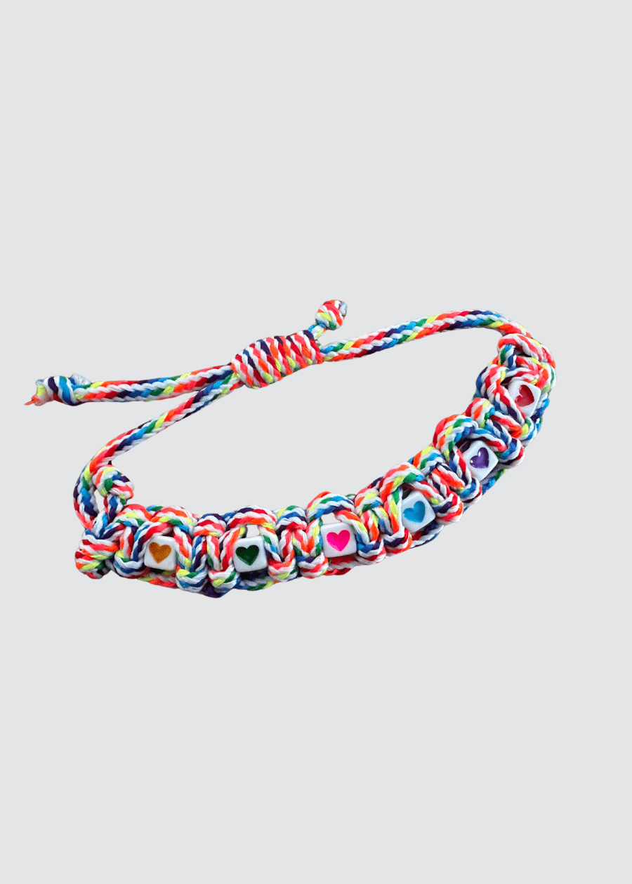 Rainbow Love - Geflochtenes Armband mit Herzperlen - rebelprintfashion